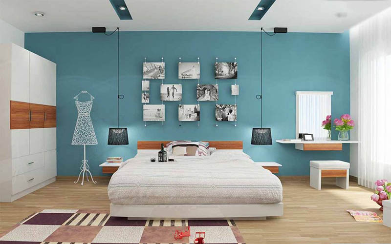 Alt: Phòng ngủ nhỏ với tường trắng kết hợp cùng nội thất gỗ tạo nên vẻ đẹp hiện đại và ấm cúng.