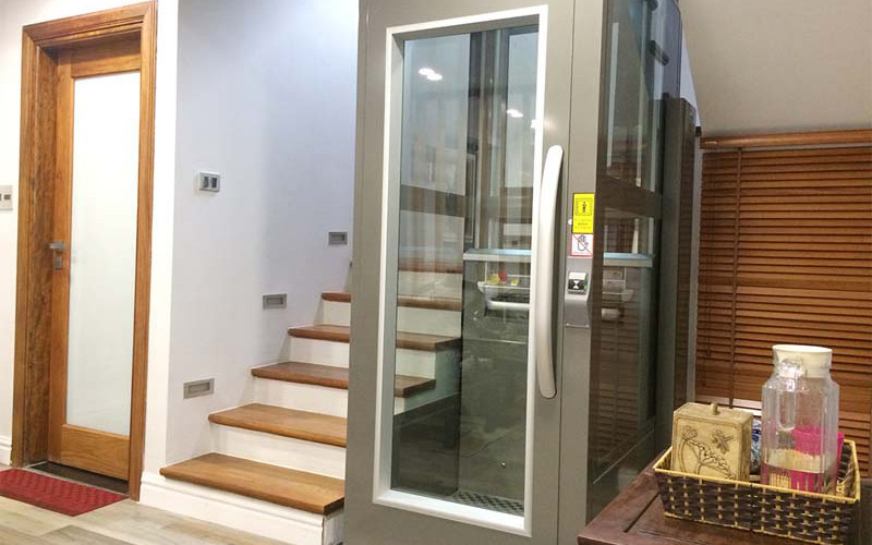 alt text: Mẫu thiết kế nhà phố có thang máy đẹp