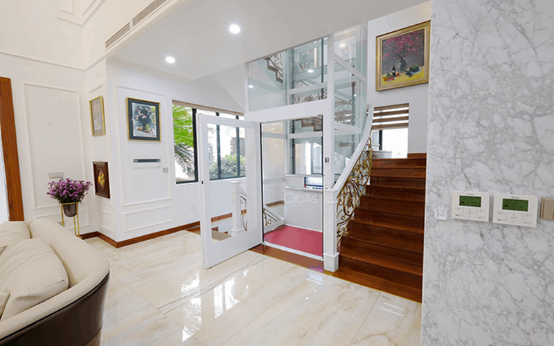 Thang máy trong lòng cầu thang bộ