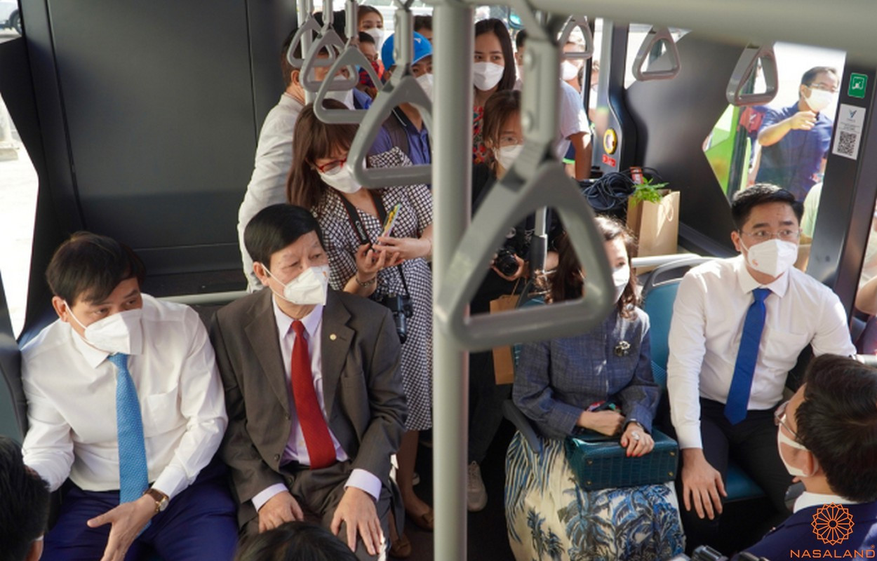 Đoàn lãnh đạo TP.HCM trải nghiệm xe buýt điện D4